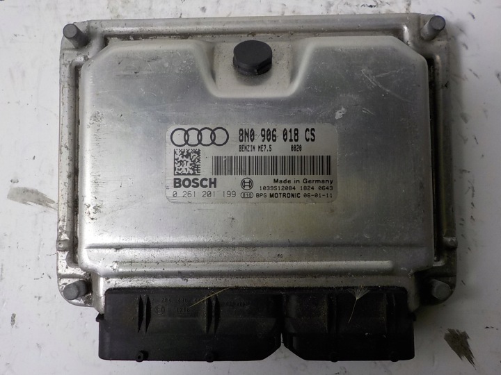 AUDI TT und 8N Computer Bedienteil 8N0906018CS 0261201199