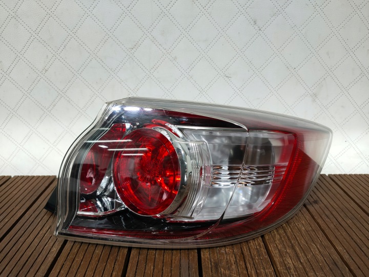 MAZDA 3 BL 09-13 HB light rear right W fender rear part EUROPA OE