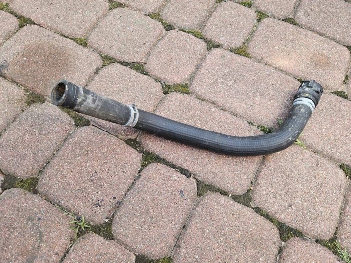 vedení trouba hadice vody chladiče 1.7CDTI 1.7D Opel Mokka X 95316528