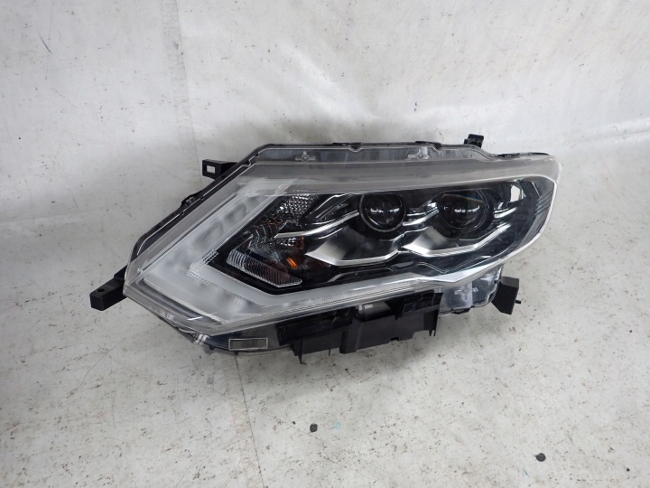 NISSAN X-TRAIL T32 LIFT 17- Licht links vorne vorne