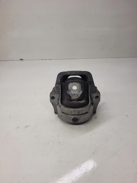 engine mount L P AUDI A4 B8 A5 8T 8K0199381KD