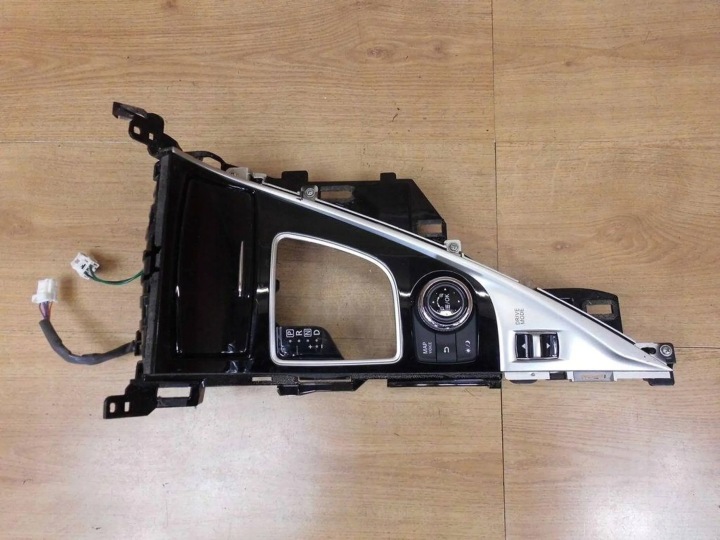 Infiniti Q50 tunel central frame dzwigni of the gear lever of the gear cap panel