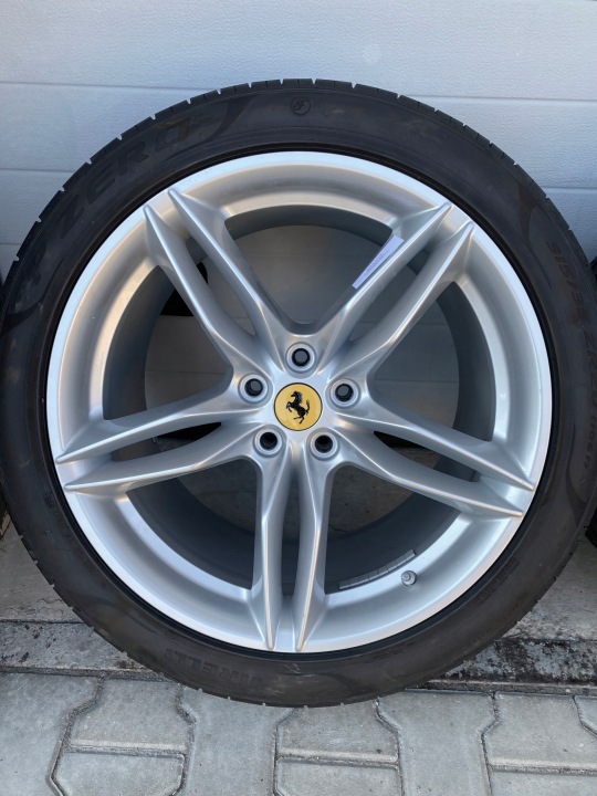 FERRARI 812 GTS COMPLETS ROUES WHEELS MARCHEPIED 20