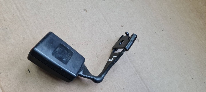 Q5 8R LIFT SQ5 KLAMRA ZAPINKA stěny záď KANAPY 8R0857740E