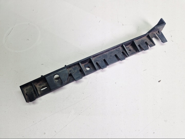 holder mouldings PROGOWEJ right 51777118160 BMW E87