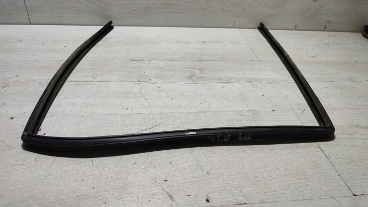 Joint Vitres Portière Droite Arrière Mercedes w124 kombi