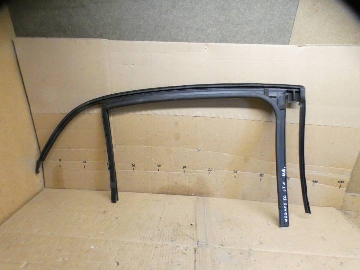 joint vitres droit RENAULT MEGANE IV KOMBI 823304291R
