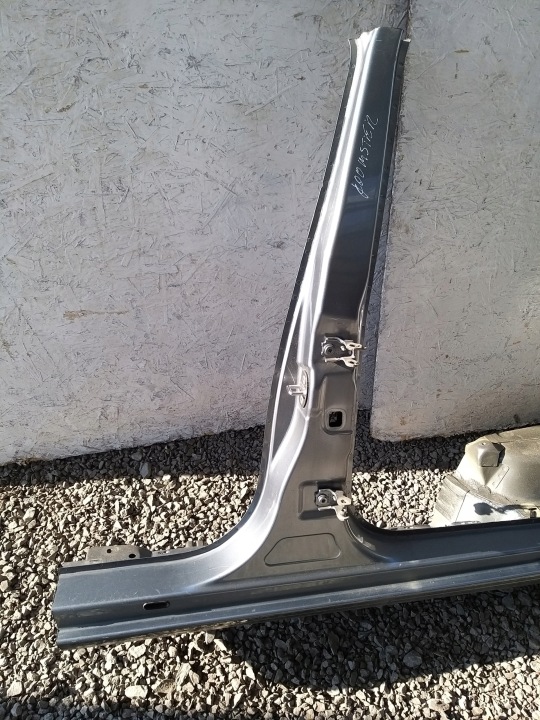 SKODA ROOMSTER Jupe Garniture moulure montant B Moyenne Gauche LF8L 06-15r