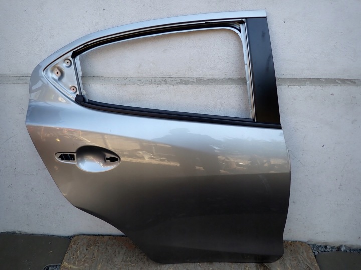 ajtó jobb hátsó jobb far MAZDA 2 II DL 2015-2022R D09L72010