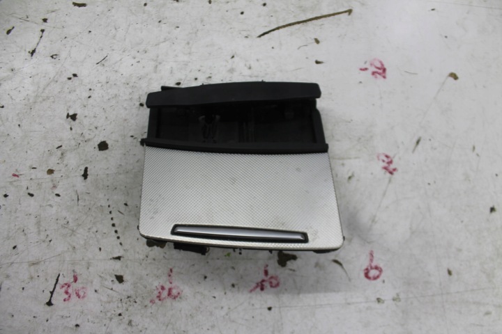 hamutálca utas felöli szekrény eleje 4F1857951C AUDI A6 C6 04-11 EU