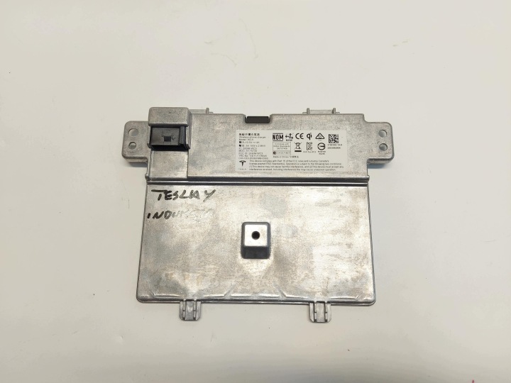 TESLA MODEL Y 2024r LADOWARKA INDUKCYJNA 1755100-10-D