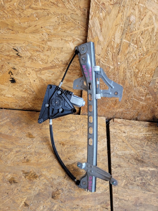 lift of the window left front TOYOTA AYGO II