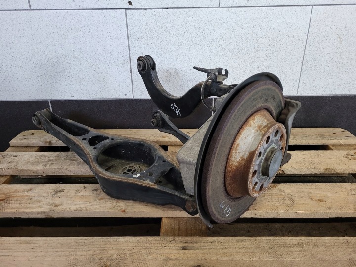 AUDI Q3 8U LIFT 1.4 TFSI FWD 2WD of the pivot arm of the arm disc right rear part