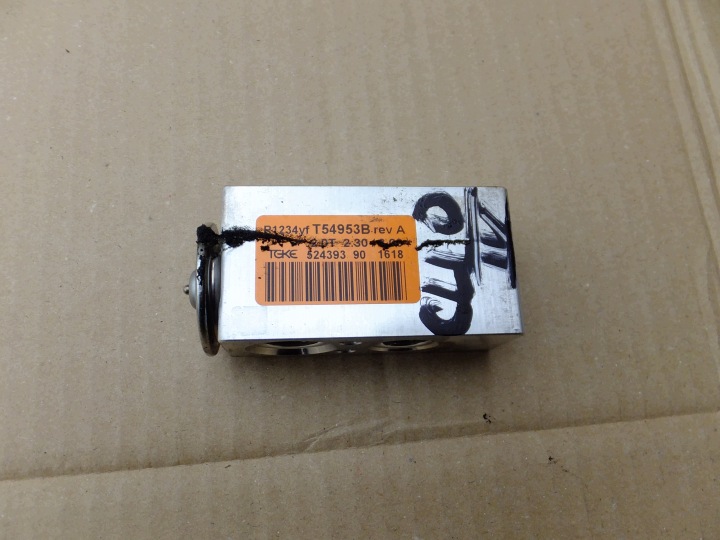valve rozprezny of the air conditioning renault clio IV T54953B