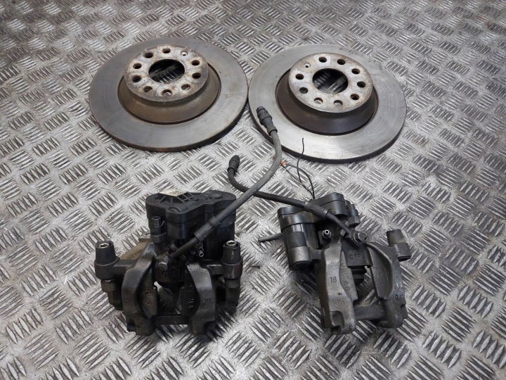dischi freno posteriore Pinze dei freni VW PASSAT B8 LIFT 3Q0615405AE 3Q0615406AE