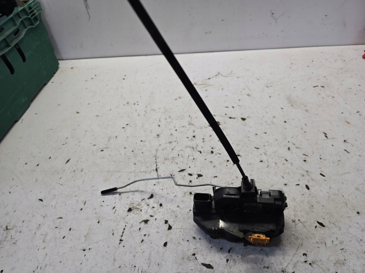 OPEL INSIGNIA A lock door right front 13579523 GP EUROPA