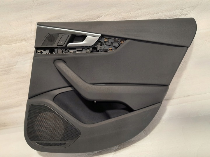 AUDI A5 F5 8W bok dveře pravý záď 8W8867488
