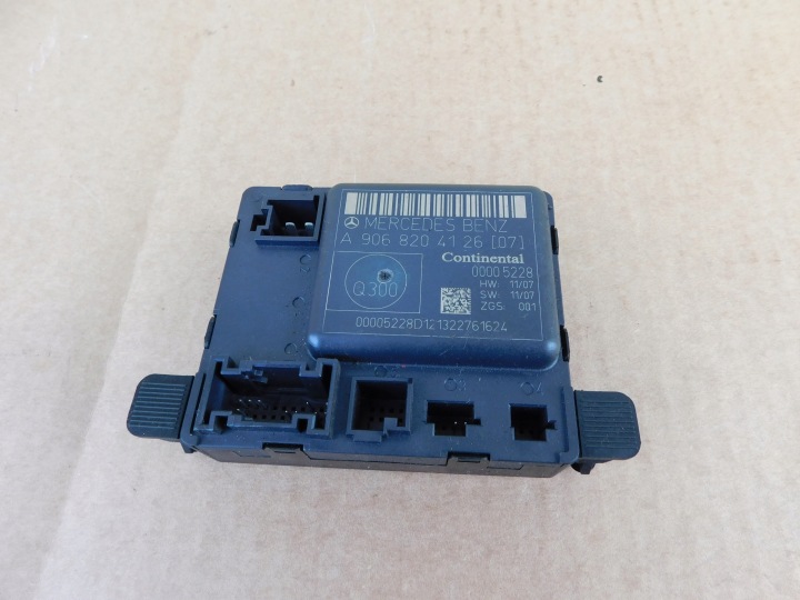 Mercedes Sprinter 906 Module Unité de contrôle Portière Vitre de la serrure OEM A9068204126