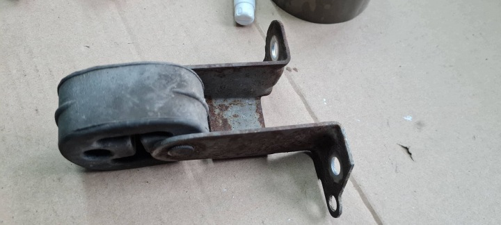 Q5 8R Halter WIESZAK Haken GUMA TLUMIKA 2.0 TDI 8K0253144E A4 B8 A5