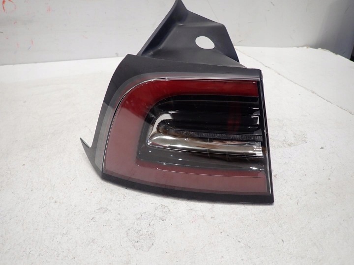 Licht heck hinten links TESLA 3 2017