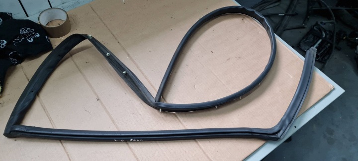 Q5 8R SQ5 LIFT těsnění PRAHU gumová levý levá předek 8R0839119F