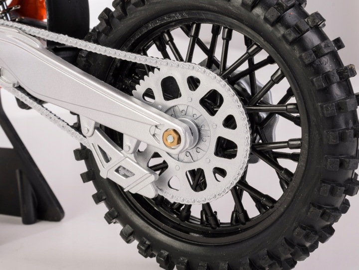 KTM 450 SX-F 2018 модель 1:6 мотоцикл металевий NEW RAY — фото 11