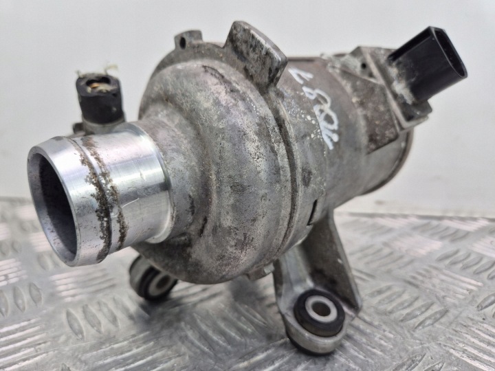 Mercedes C250 W205 water pump A2742000107 274.920