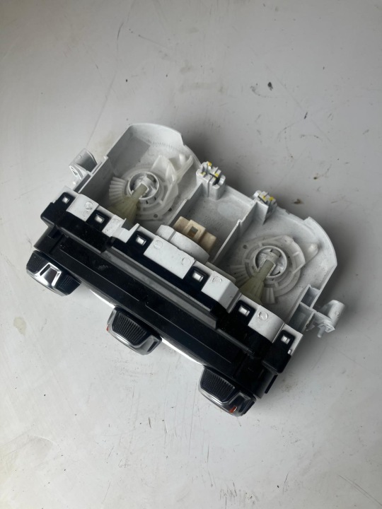 PANEL of the air conditioning NISSAN MICRA K14 275105FA3A