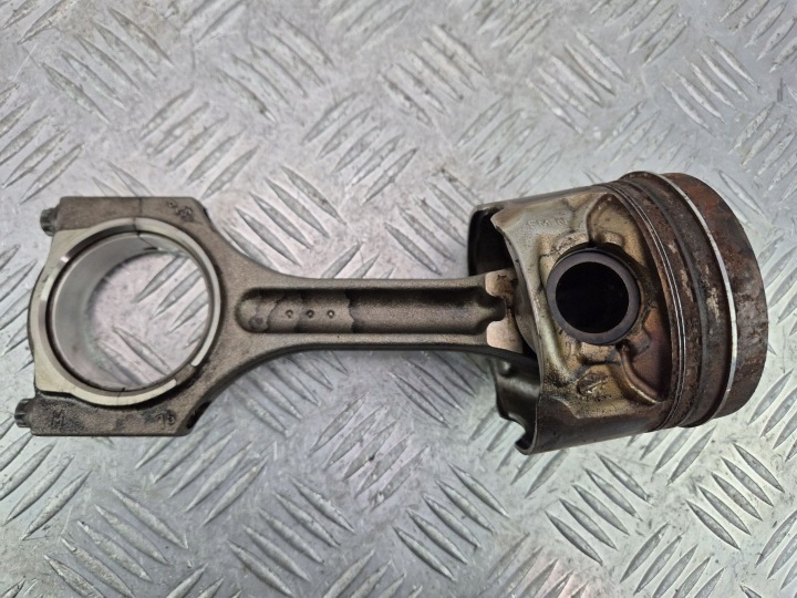 pistone con biella BMW X1 F48 F49 20d N053E B47C20A