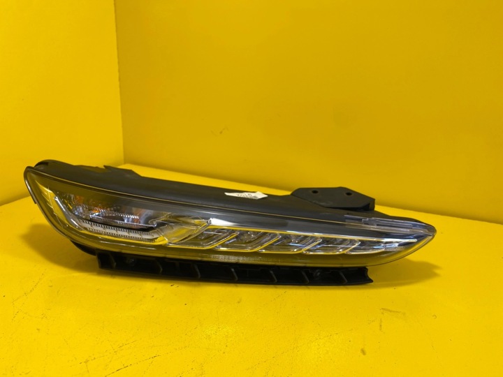 Licht rechts HYUNDAI KONA 17-20 oben LED