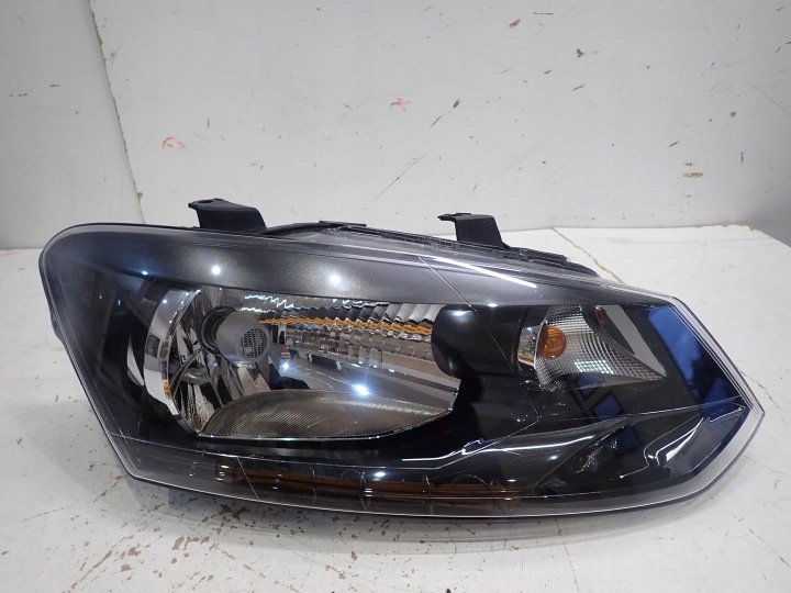 FEUX PHARE AVANT AVANT DROIT VW POLO 2009-2014 6R