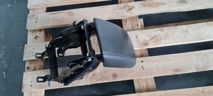 SQ5 8R Q5 LIFT naslon za ruku koža SKORZANY SLINE