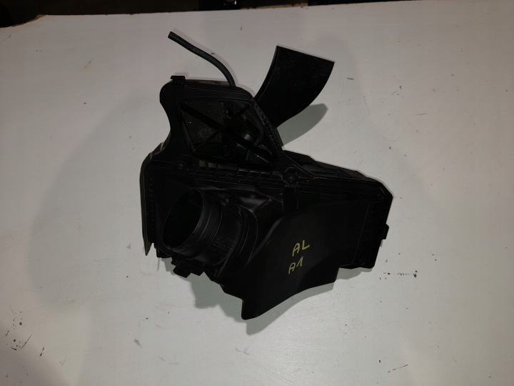 cover of a filter, air AUDI A4 A5 Q5 8K0133835BM