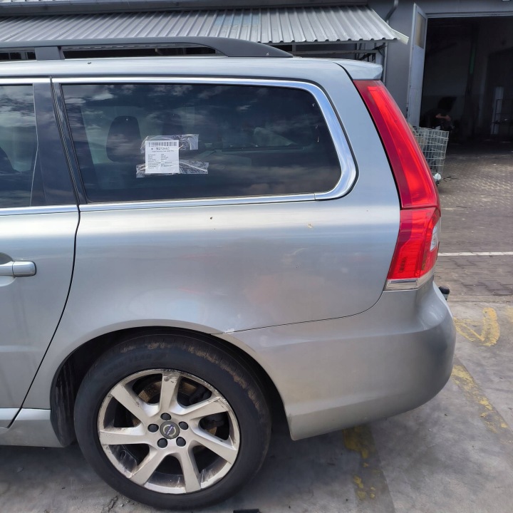 štvrťka blatník ľavý zadok 477 VOLVO V70 III LIFT