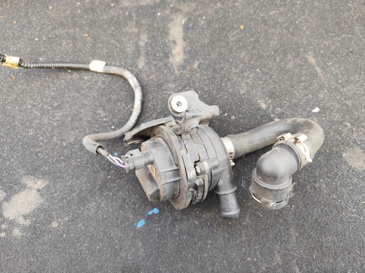 ALFA ROMEO GIULIA QV Supplementare Pompa Pompa d’acqua