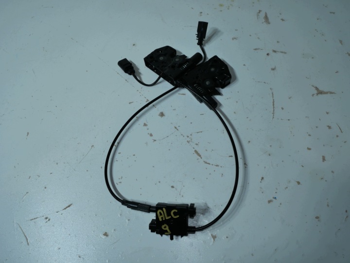 AUDI Q3 8U zámek západka snímač MIKROSTYK kapoty předek 8U0823509A