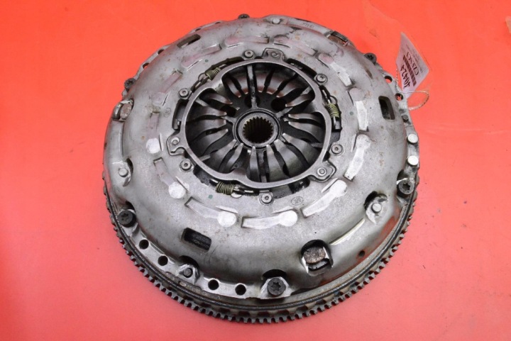 tengelykapcsoló kettős tömegű lendkerék kettőstömegű lendkerék 124040110 VOLVO V50 2.5 T T5 220 KM 03-11