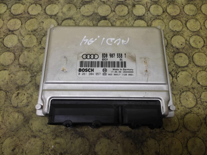 AUDI A4 B5 Bedienteil DES MOTORS 0261204957