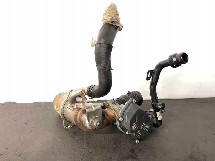 AUDI A4 B9 A5 Q5 2.0 TDI Valvola a farfalla Radiatore / Raffreddatore EGR 04L131501B 04L131512A