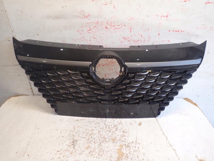 Grill NISSAN QASHQAI III J12 LIFT 2024- 8796U100