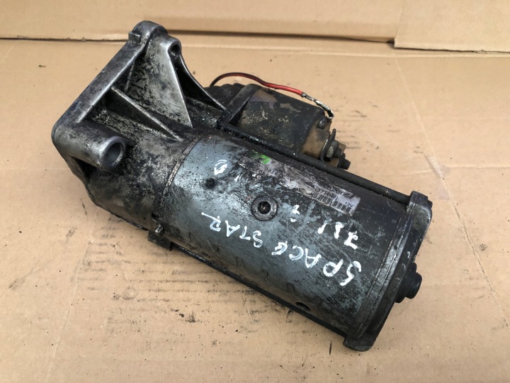 MOTEUR DU DÉMARREUR MITSUBISH SPACE STAR 1,9 30620657 D7R48