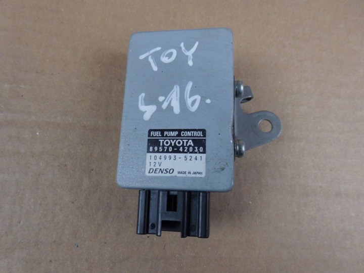 TOYOTA RAV4 IV 2.5 HYBRID UPRAVLJAČKA POMPY 8957042030