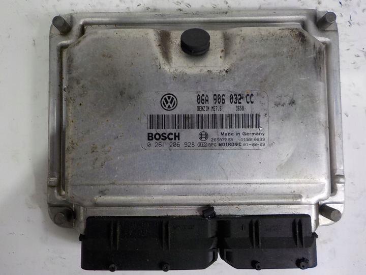 VW SKODA számítógép Vezerlő egység 06A906032CC 0261206928