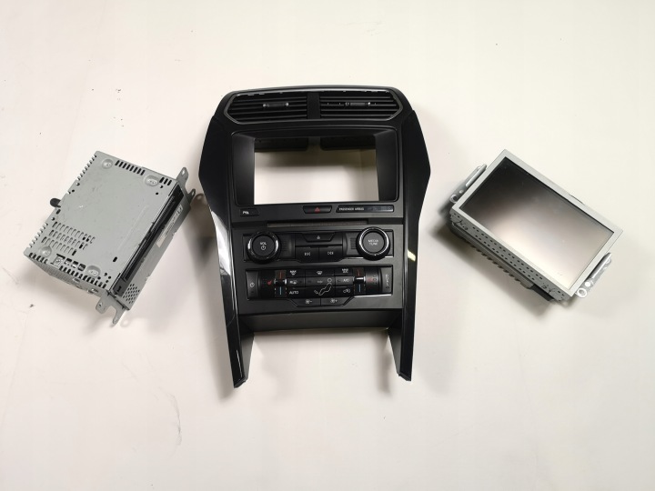 Ford Explorer 2016 SYNC 2 radio Navigation ekran panel Bildschirm,