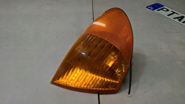 Indicateur de direction Droite Avant BMW 3 E46 1.9 B 13151061