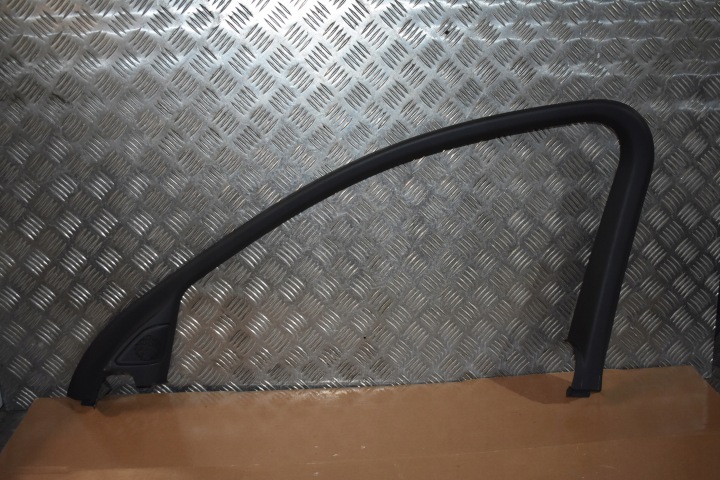 IDEALNY moulding door front front right MERCEDES W206 1