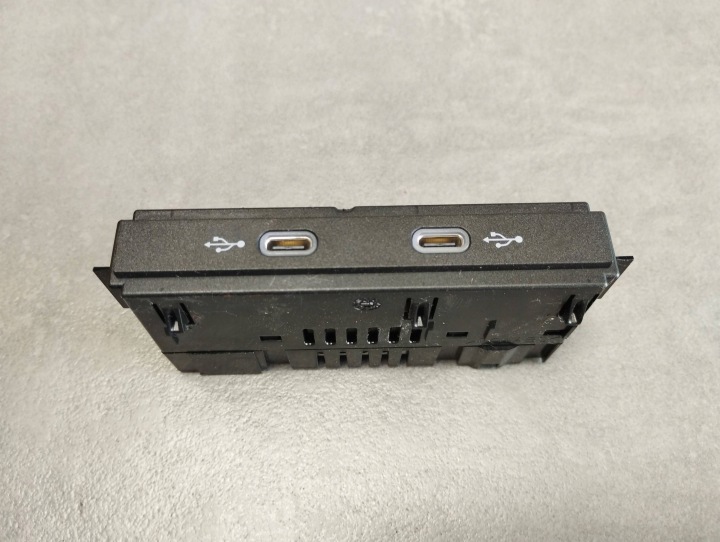 Seat Leon IV 2024 ZLACZE Adattatore USB 5NA035736