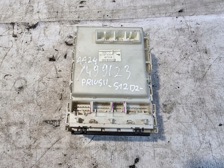 skříňka pojistek modul BSI OE 82730-47290 TOYOTA PRIUS II 08r