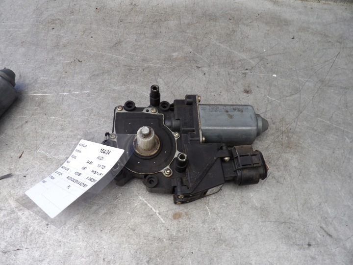 AUDI A4 B5 MICRO MOTEUR VITRES AVANT GAUCHE 113846-113