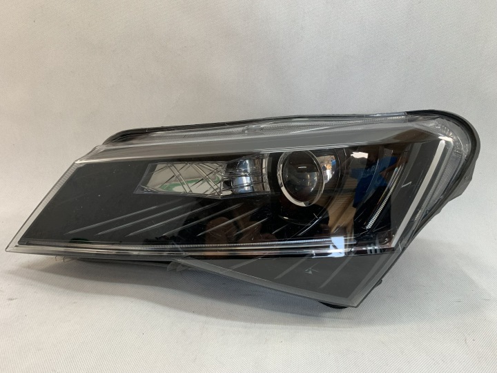 Licht links vorne reflektor Skoda Superb 3 III 15-19r 3V1941015A 07.26